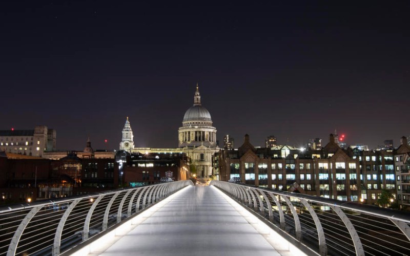 Βρετανία: Αναστέλλεται το πρόγραμμα της «χρυσής βίζας» – Στόχος οι Ρώσοι «ολιγάρχες»