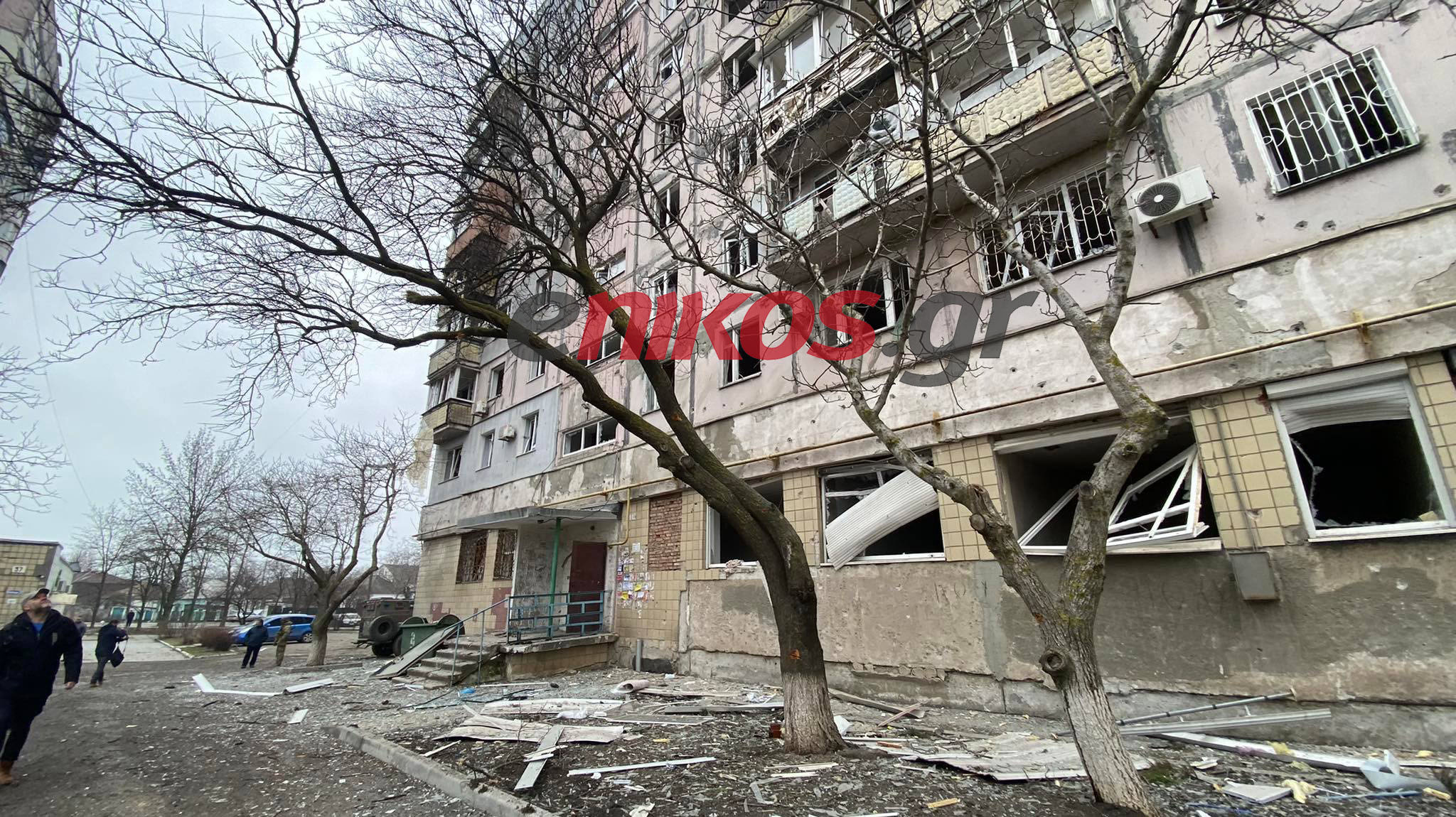 ΑΠΟΣΤΟΛΗ Ουκρανία: Βομβάρδισαν πολυκατοικίες και σχολείο στην Μαριούπολη – ΦΩΤΟΡΕΠΟΡΤΑΖ