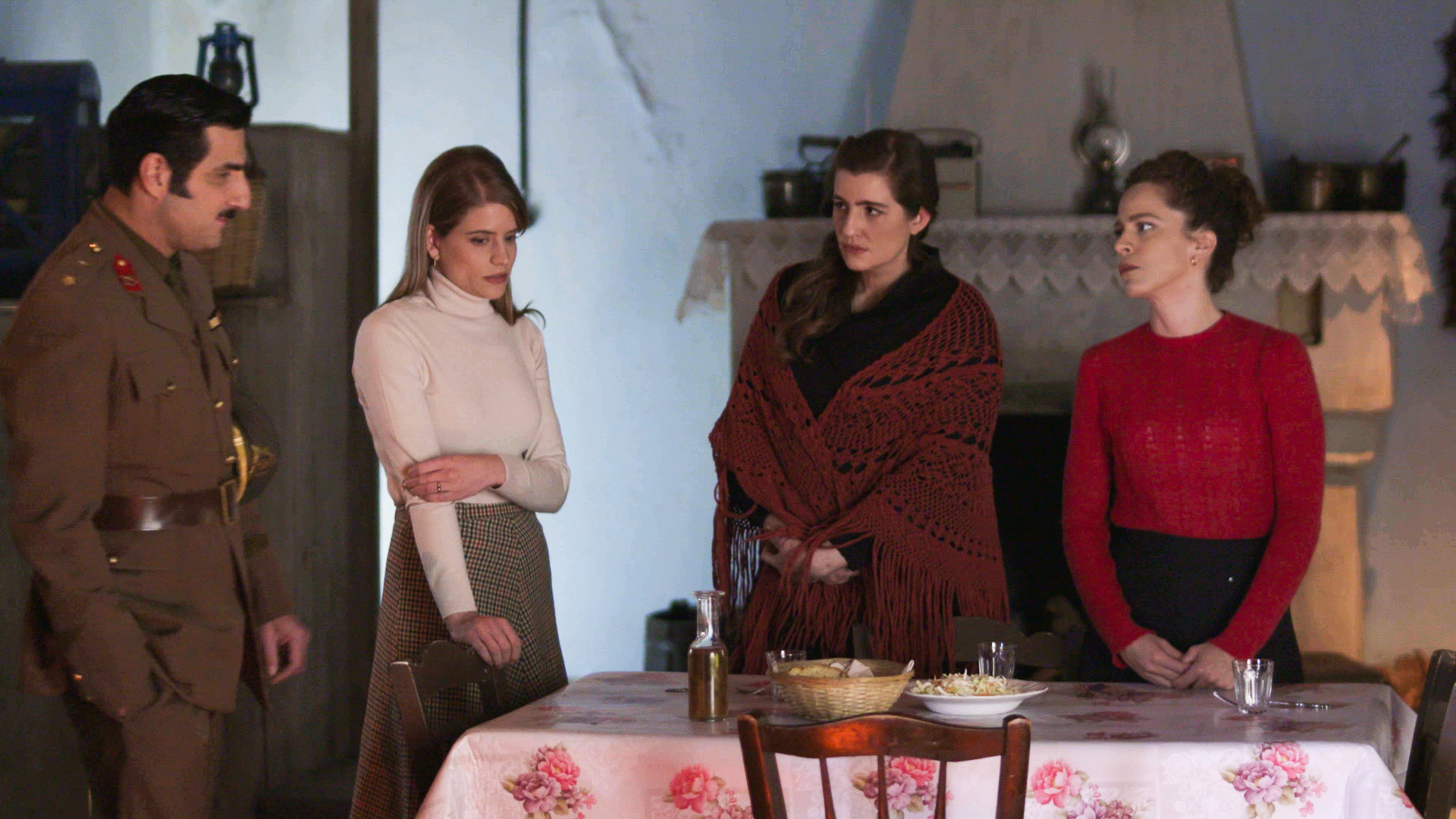 Άγριες Μέλισσες: Η Ελένη θα αποκαλύψει στον Λάμπρο ένα μεγάλο μυστικό