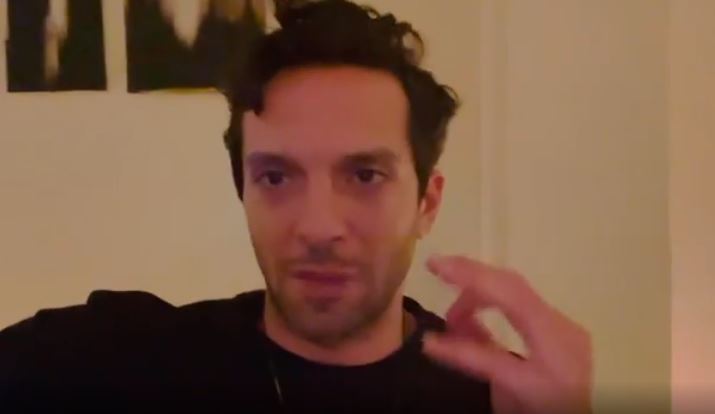 Δημήτρης Μοθωναίος: Το ξέσπασμα κατά του Σάκη Ρουβά – “Είναι εθισμός η παιδοφιλία;”