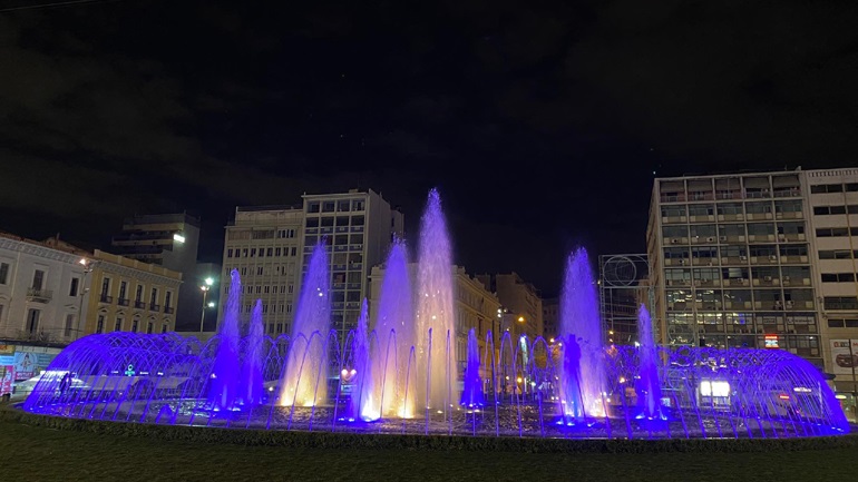 Μετά το ΣΕΦ και το συντριβάνι της Ομόνοιας στα χρώματα της Ουκρανίας