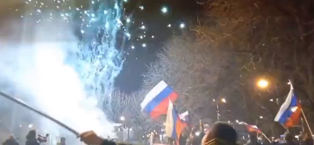 Ουκρανία: Πανηγυρισμοί στο Ντονέτσκ μετά την αναγνώριση της ανεξαρτησίας του