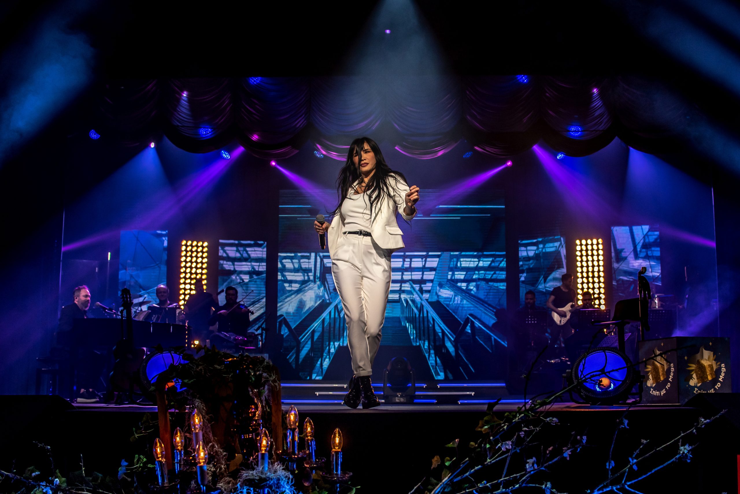 Η Πάολα στο «Σπίτι με το MEGA» – “Γκρεμίζει” το στούντιο με το “Αμετανόητη”