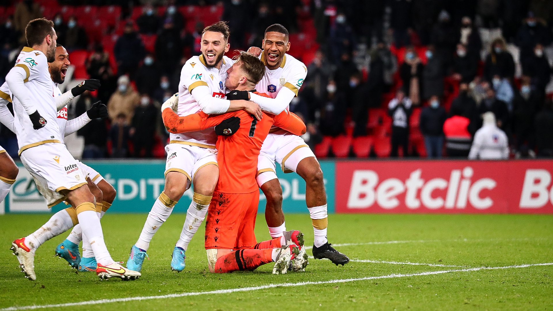 Η Νις «πέταξε» την Παρί Σεν Ζερμέν εκτός Κυπέλλου – «Ήρωας» ο Μπούλκα – ΒΙΝΤΕΟ