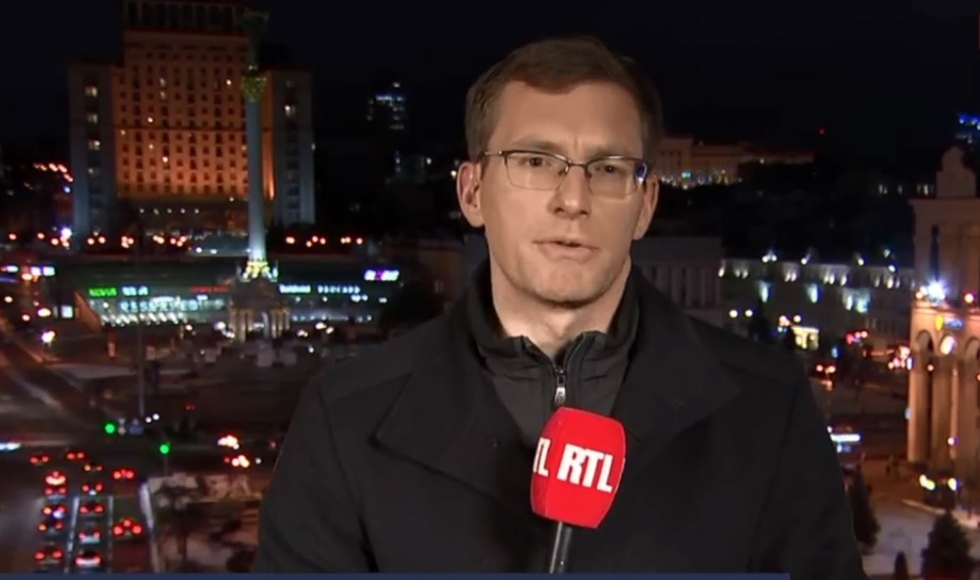 VIRAL: Ρεπόρτερ καλύπτει την κρίση στην Ουκρανία σε… έξι γλώσσες