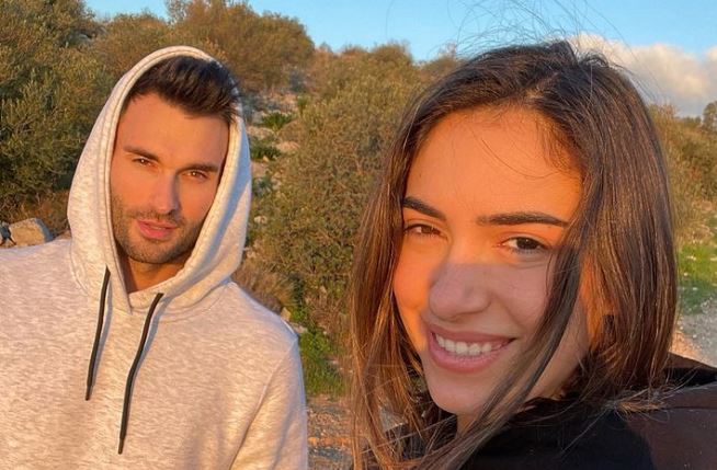 Ο Νικήτας Νομικός τρέλανε στα φιλιά την Άννα Πρέλεβιτς – Το βίντεο με το ερωτευμένο ζευγάρι