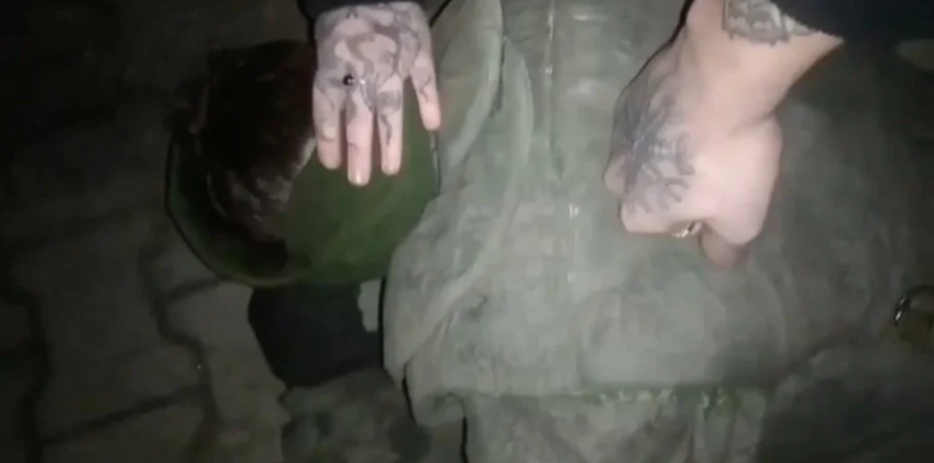 Ουκρανία: ΒΙΝΤΕΟ κρατούμενου Ρώσου στρατιώτη από την “ανάκριση” – “Γιατί σας είπαν να έρθετε εδώ;”