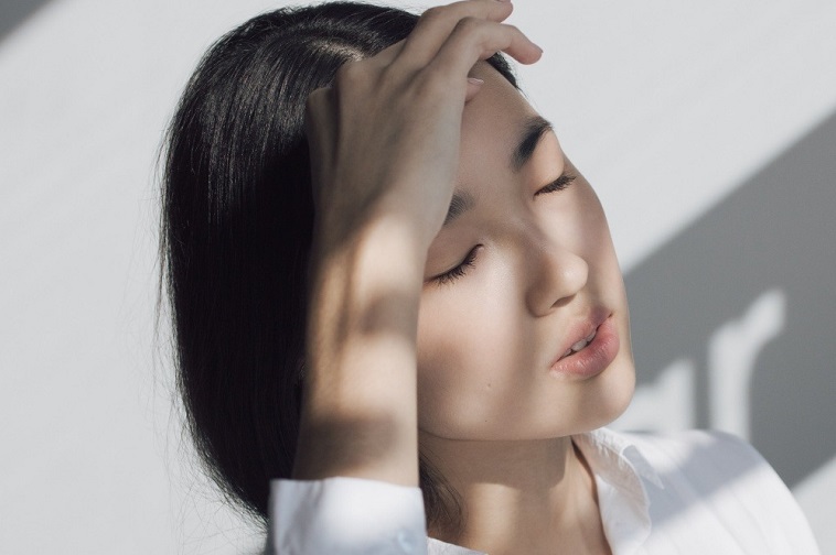 Έχετε ξηρή επιδερμίδα; Υπάρχει ένα skincare hack με θεαματικά αποτελέσματα