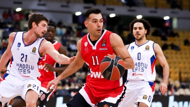 Euroleague: Με τρίποντο του Σλούκα στην εκπνοή ο Ολυμπιακός νίκησε την Εφές (87-85)
