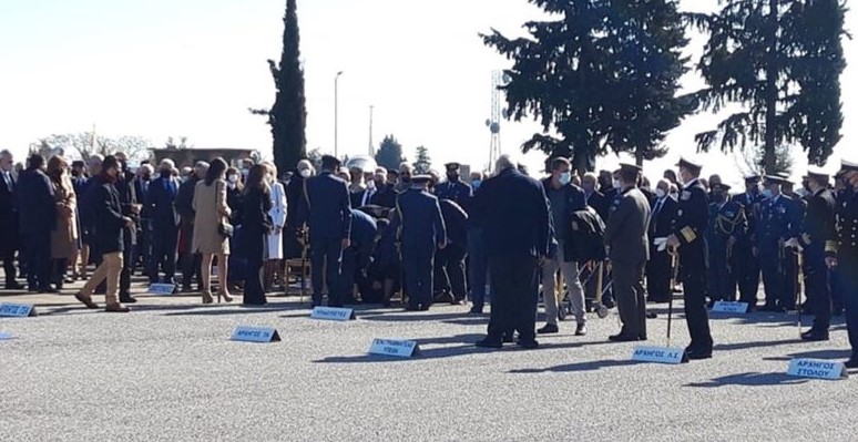 Απρόοπτο στη Λάρισα: Λιποθύμησε ο πατέρας του νέου Αρχηγού Τακτικής Αεροπορίας στην τελετή παράδοσης-παραλαβής