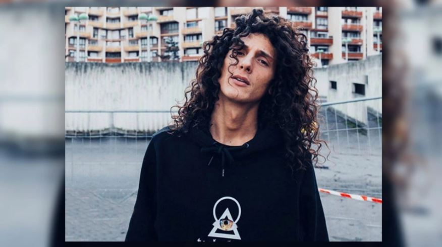 Θάνατος Γάλλου χορευτή στον Πειραιά: Σπάει τη σιωπή της η φίλη του  – “Κάποιος τον έριξε στη δεξαμενή”