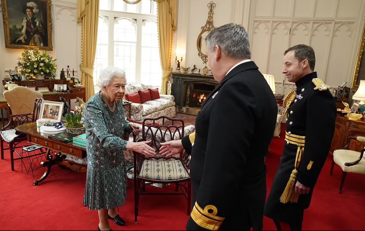 Ανησυχία για τη βασίλισσα Ελισάβετ: Δεν μπορώ να κινηθώ