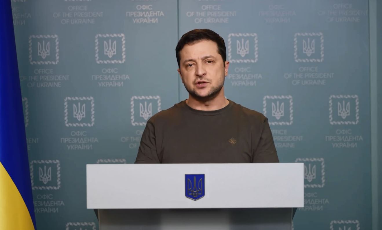 Νέο διάγγελμα Ζελένσκι: «Το κακό προσωποποιημένο μας βομβαρδίζει»