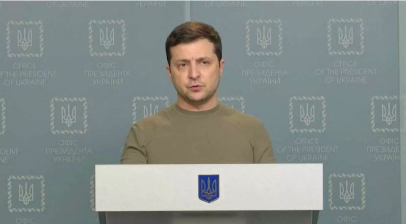 Ζελένσκι: Οι Ρώσοι θα προσπαθήσουν να καταλάβουν το Κίεβο απόψε – Κρίνεται η μοίρα της Ουκρανίας