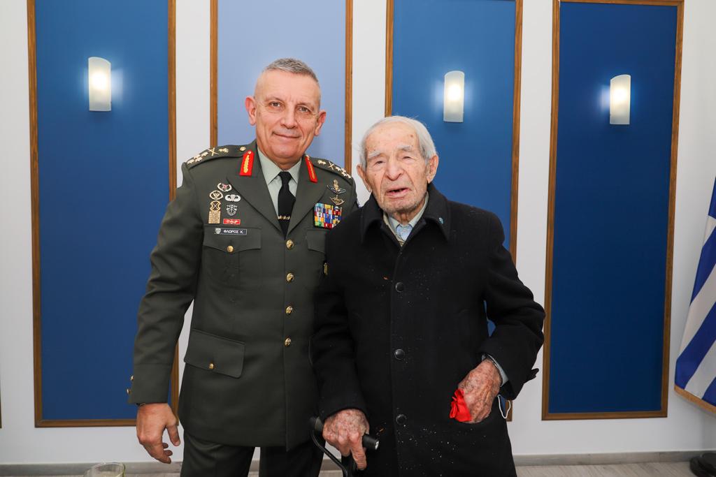 υπερεκατοντούτης Στρατηγός Ιερολοχίτης