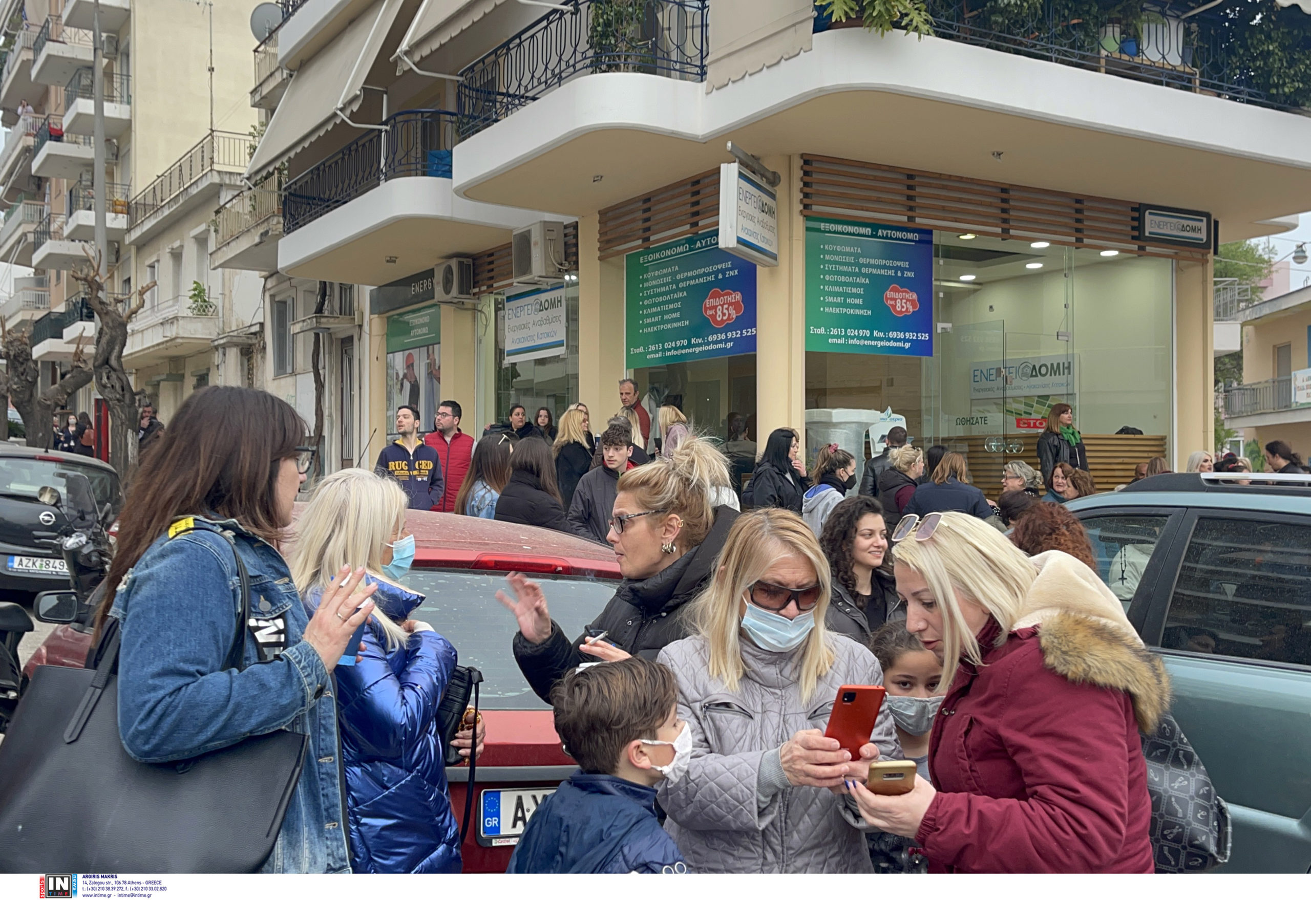 Πάτρα: Φωτογραφίες έξω από το σπίτι της Ρούλας Πισπιρίγκου