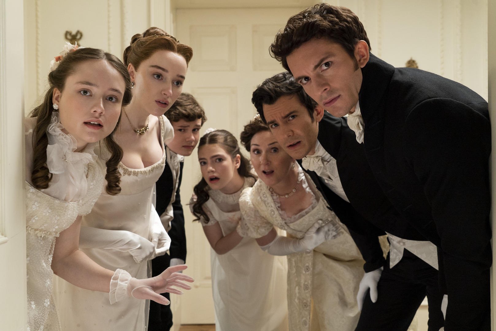 Bridgerton: Το Netflix μας προετοιμάζει για τη 2η σεζόν – ΒΙΝΤΕΟ