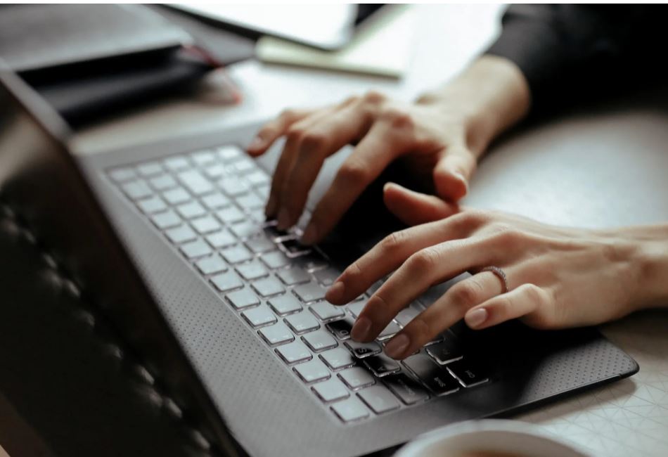 ΣΥΝ-ΕΡΓΑΣΙΑ