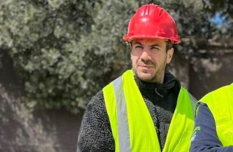 Άκης Πετρετζίκης: Από μάγειρας…πυροσβέστης! – ΒΙΝΤΕΟ