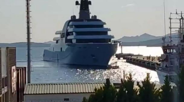 Η θαλαμηγός του Αμπράμοβιτς δένει στην Τουρκία – Επεισόδιο με Ουκρανούς – ΒΙΝΤΕΟ