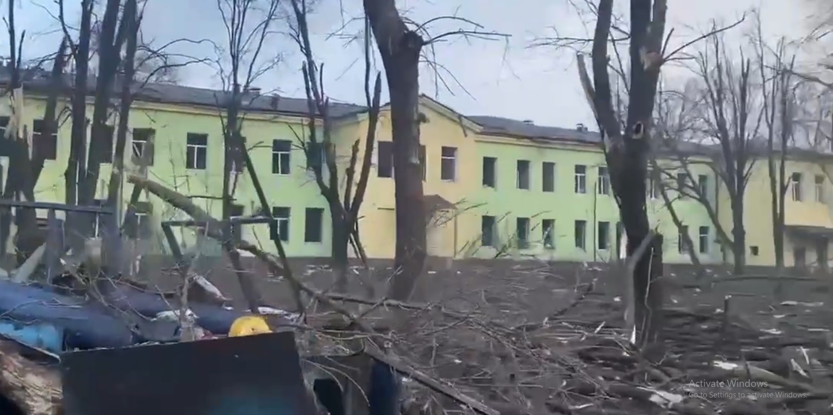 Πόλεμος στην Ουκρανία: “Οι Ρώσοι βομβάρδισαν μαιευτήριο στη Μαριούπολη” – Το βίντεο του Ζελένσκι