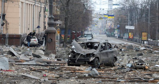 Ουκρανία: Τουλάχιστον 10 οι νεκροί στο Χάρκοβο – “Η Ρωσία βομβαρδίζει πόλεις για να σκοτώσει αμάχους”