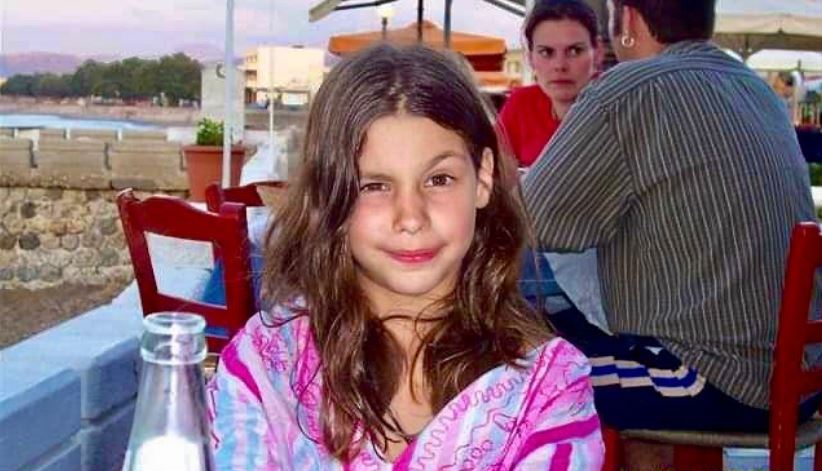 Αναγνωρίζετε το κοριτσάκι της φωτογραφίας; – Είναι γνωστή ηθοποιός και παίζει σε δημοφιλή τηλεοπτική σειρά