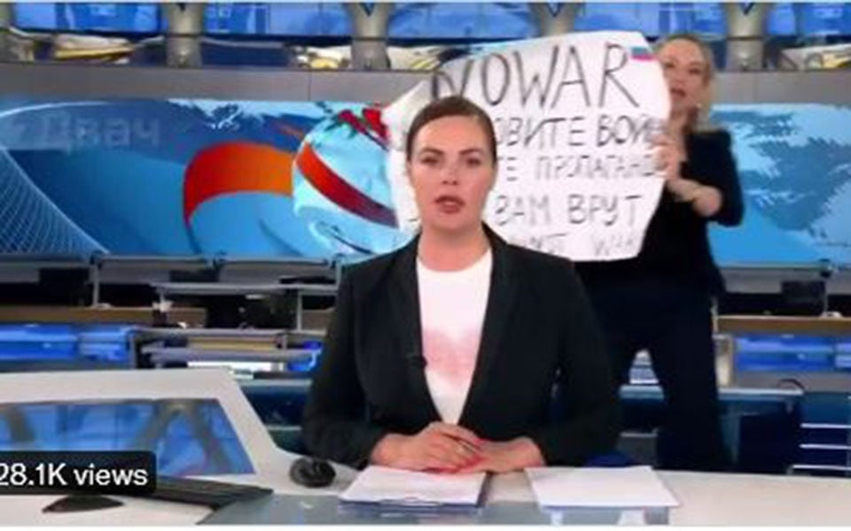Διαδηλώτρια-Ρωσική τηλεόραση