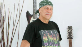 πρώην ντράμερ Πυξ Λαξ