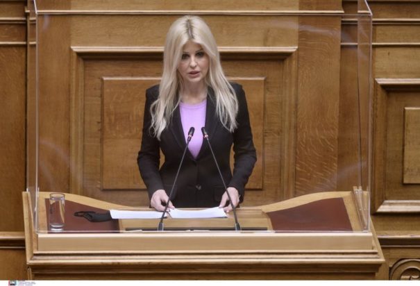 Έλενα Ράπτη