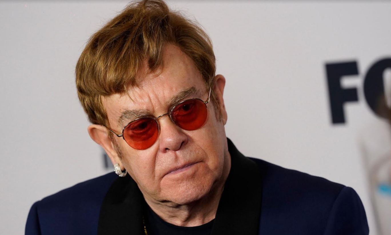 Ο Elton John ξέσπασε υπέρ της Ουκρανίας