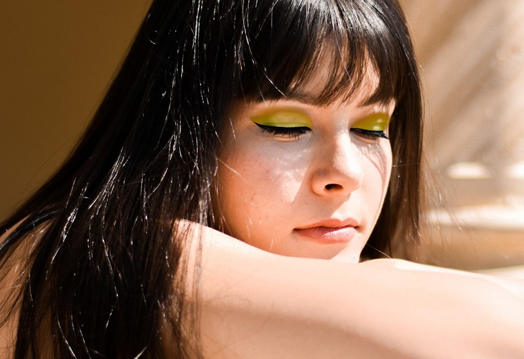 Μακιγιάζ ματιών: Mια κίνηση επαναφέρει ένα ξεραμένο υγρό eyeliner