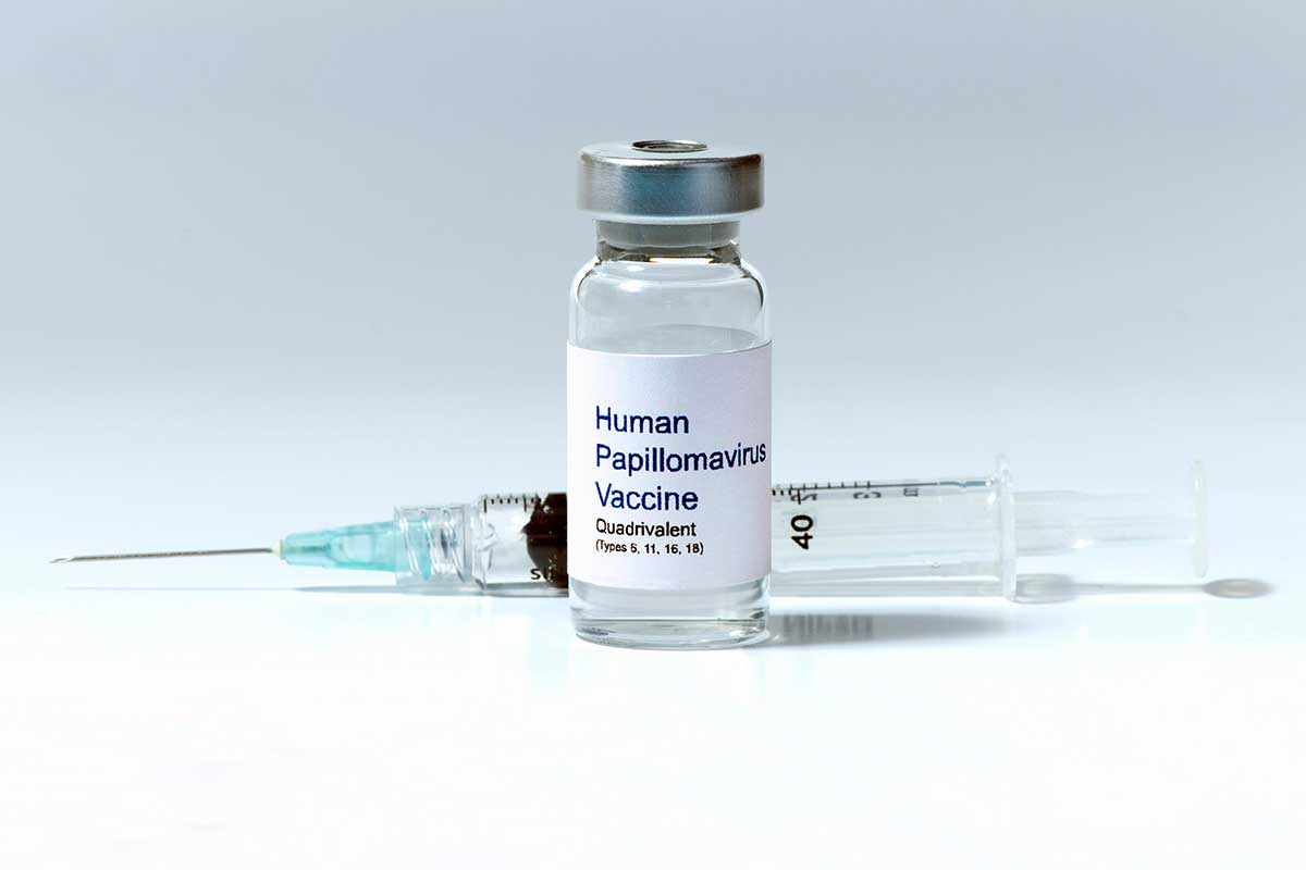 HPV: Σύσταση εμβολιασμού με δωρεάν παροχή του εμβολίου και στα αγόρια 9-18 ετών
