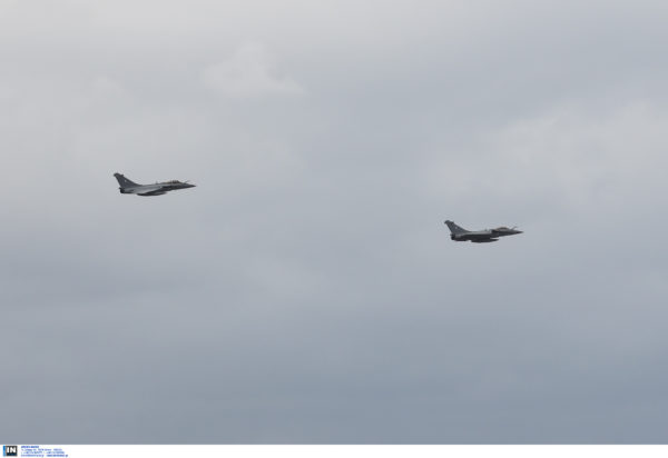 αεροσκάφη- παρέλαση