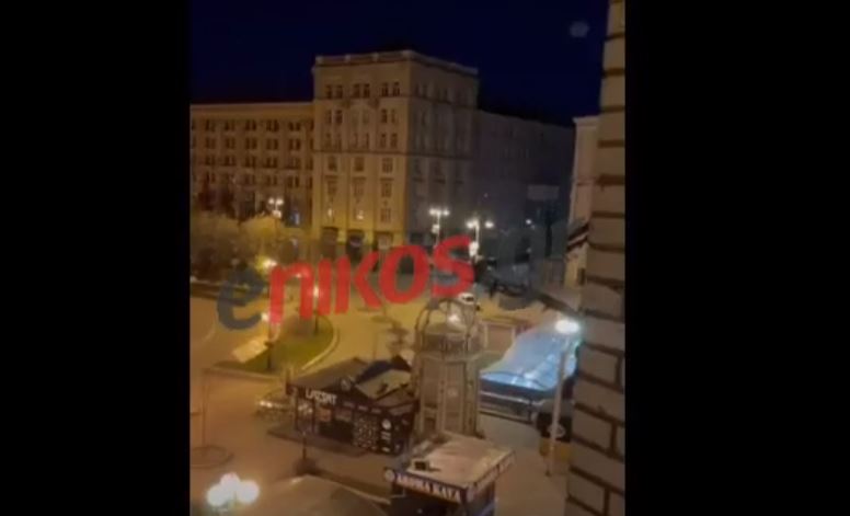 Πόλεμος στην Ουκρανία: ΒΙΝΤΕΟ από το έρημο Κίεβο – Σειρήνες και εκρήξεις στα περίχωρα