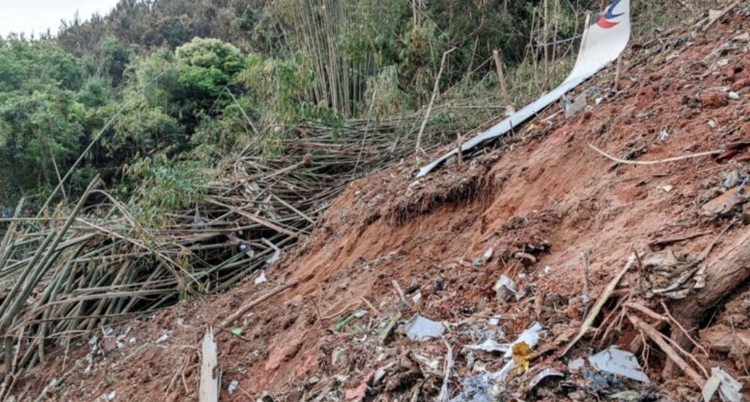 Κίνα: Βρέθηκε το ένα μαύρο κουτί του αεροπλάνου που συνετρίβη