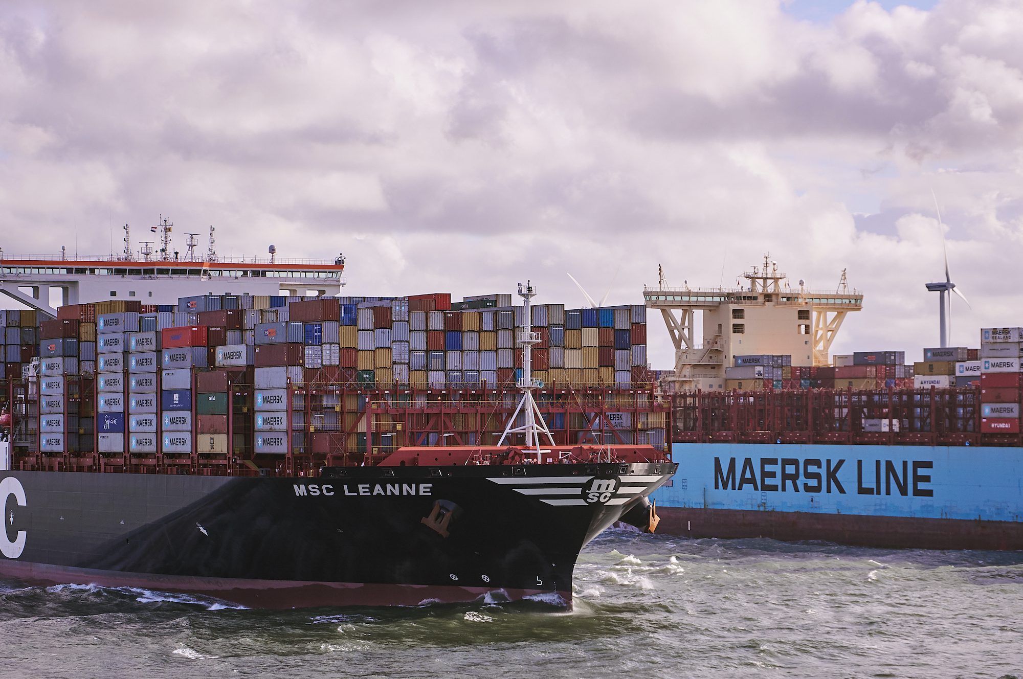 Νέο χτύπημα κατά της Μόσχας: Maersk και MSC σταματούν προσωρινά τις κινήσεις φορτίων από και προς τη Ρωσία