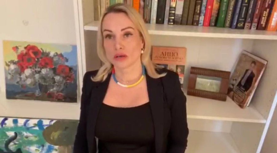 Μαρίνα Οβσιάνικοβα: “Φοβάμαι…” – Νέες δηλώσεις από την Ρωσίδα δημοσιογράφο