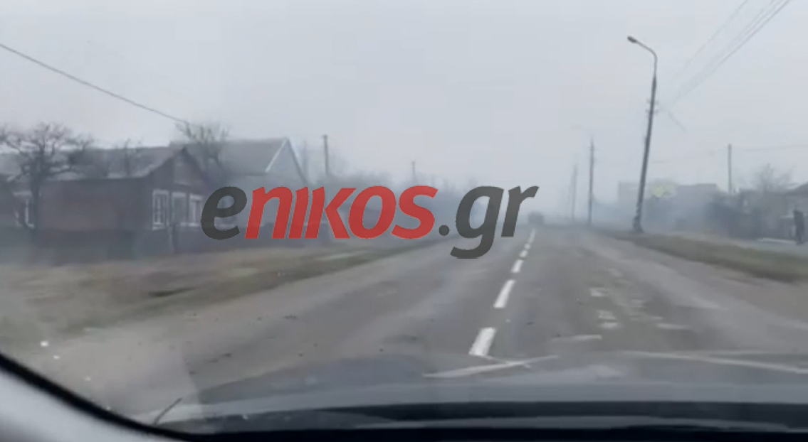 ΑΠΟΣΤΟΛΗ Ουκρανία: Η στιγμή που το ελληνικό κομβόι διέσχισε το βομβαρδισμένο χωριό