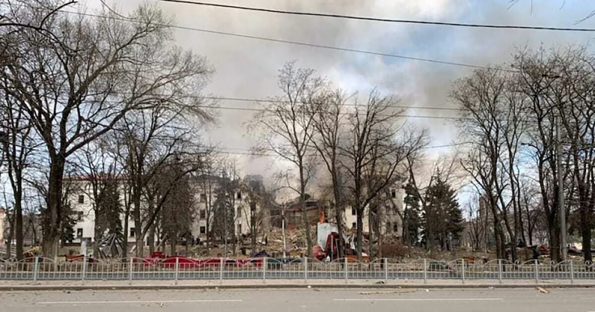 Μαριούπολη: Σοκάρουν οι εικόνες μετά τον βομβαρδισμό του θεάτρου με τους 300 νεκρούς