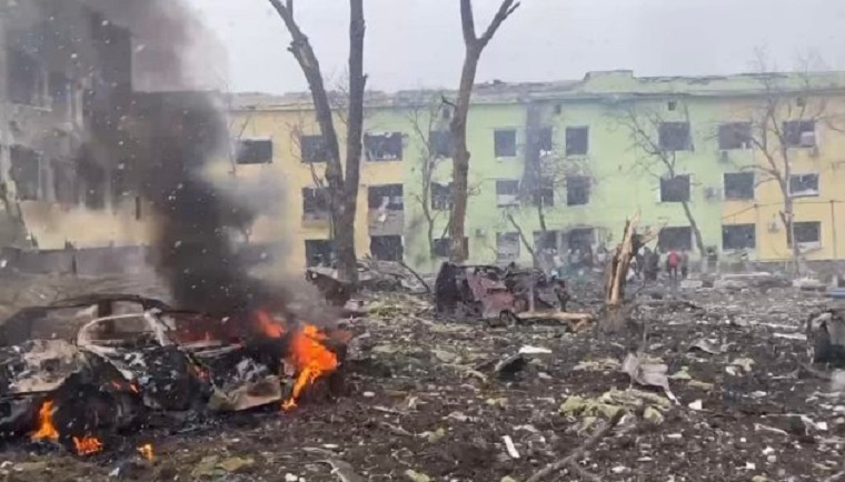 Πόλεμος στην Ουκρανία: Συγκλονίζουν οι νέες εικόνες από τον βομβαρδισμό νοσοκομείου παίδων στη Μαριούπολη