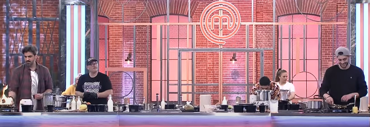 MasterChef: Τρία μαγειρικά ζευγάρια διεκδικούν τις λευκές ποδιές σε δυνατές μονομαχίες στην κουζίνα