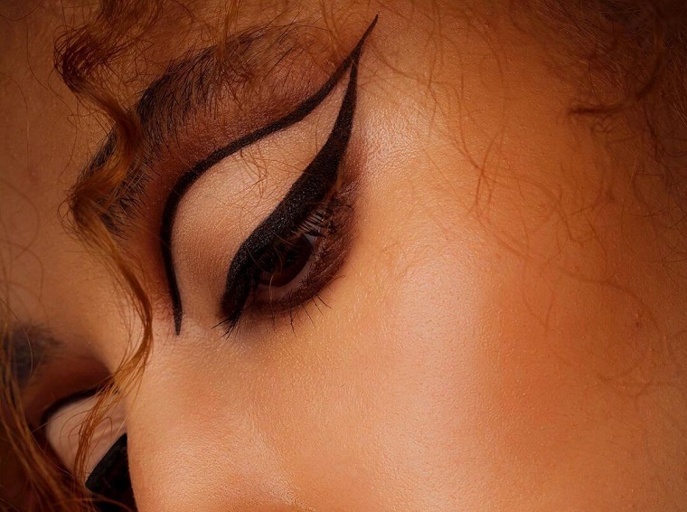 To negative space eyeliner είναι μια τάση που αξίζει δοκιμή!