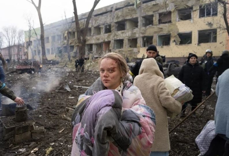 Ουκρανία: Γέννησε η έγκυος από το μαιευτήριο της Μαριούπολης