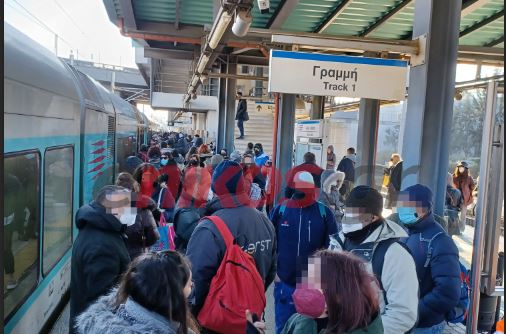 Προαστιακός: Μεγάλη ταλαιπωρία για τους επιβάτες – Αναμονή μέσα στο κρύο χωρίς ενημέρωση – ΦΩΤΟ αναγνώστη