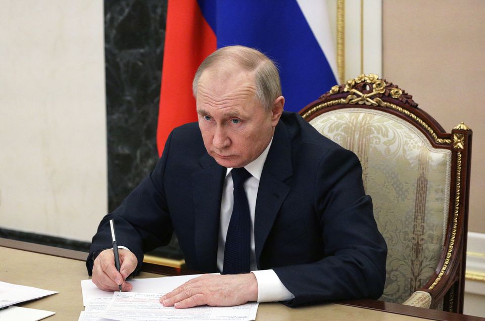 Βλαντίμιρ Πούτιν: Υπέγραψε διάταγμα για κυρώσεις στη Δύση