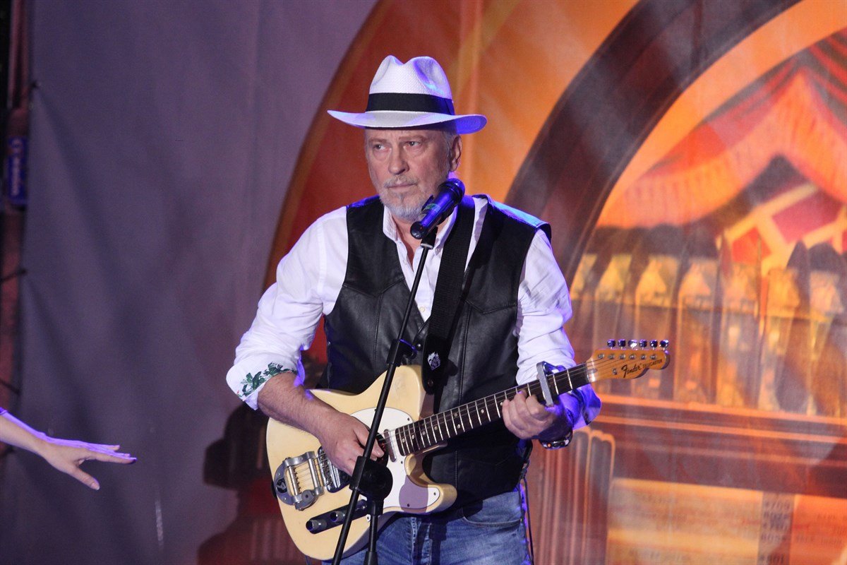 Αγωνία για τον Ρόμπερτ Ουίλιαμς – Το ξαφνικό πρόβλημα υγείας και η μάχη του τραγουδιστή