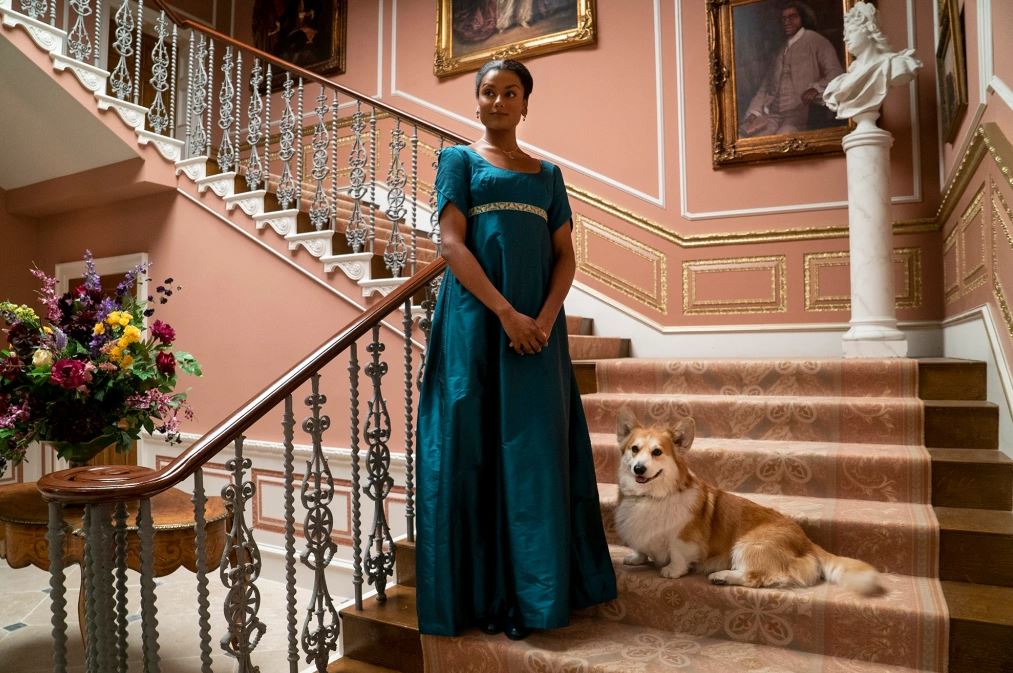 Simone Ashley: Η σταρ του Bridgerton “χτύπησε” τατουάζ μόνη της με οδηγίες από βίντεο κρατουμένων