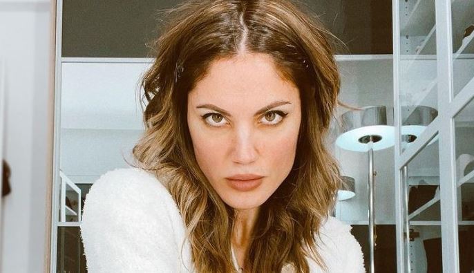 Μαίρη Συνατσάκη: “Το ότι νιώθω εγώ καραγκιόζης στην καθημερινότητά μου και όχι ο Αλέξης Κούγιας με ζουρλαίνει”