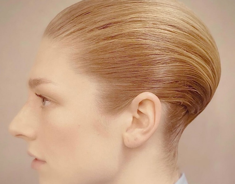 Τι είναι το sleek hair look που έχουν υιοθετήσει ήδη πολλές διάσημες;